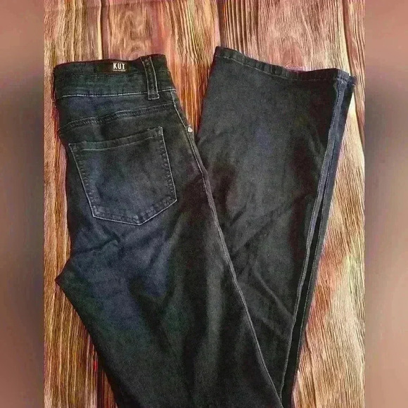 KUT sz 2 boot cut dark wash jean - Picture 3 of 4